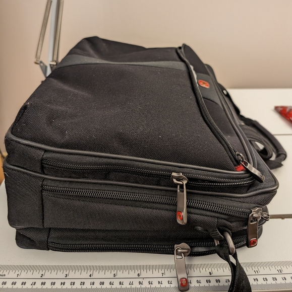 Wenger, Swiss Gear Laptop Briefcase Black with handles and shoulder strap - Picture 4 of 16